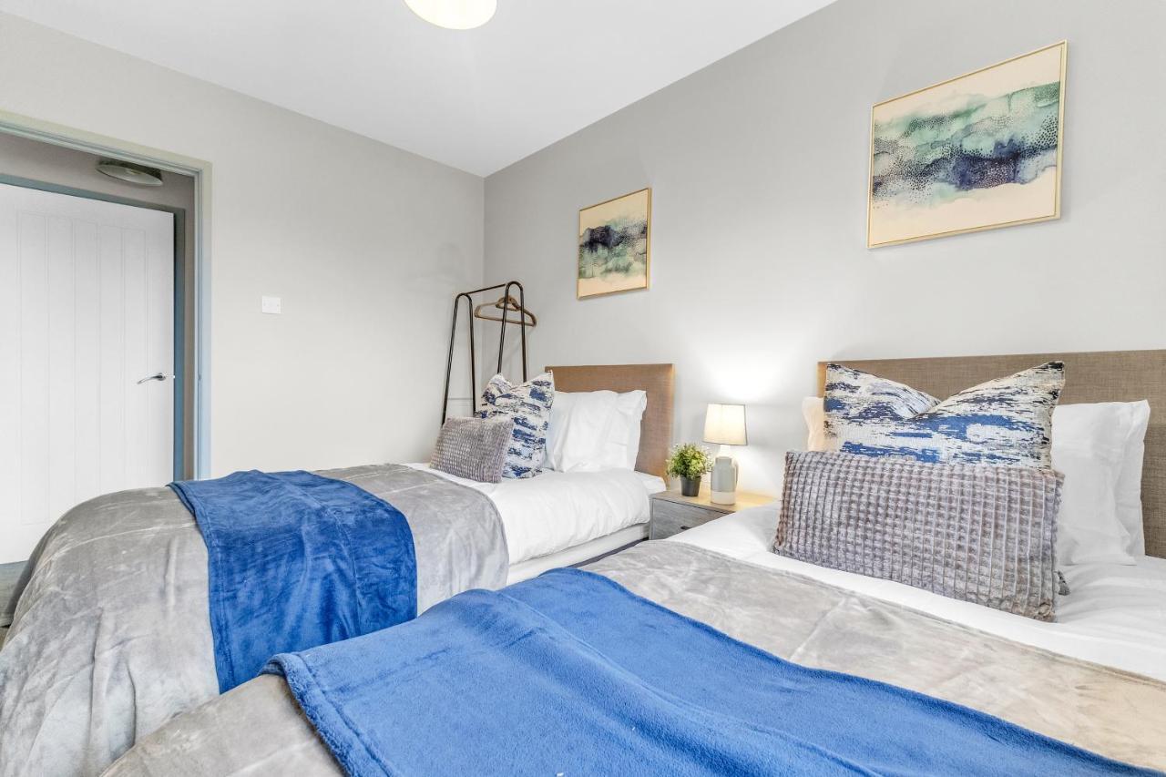 Mk 2-Bedroom Contractor'S Gem, 5 Beds, Sleeps 6, Free Parking Мілтон-Кінз Екстер'єр фото