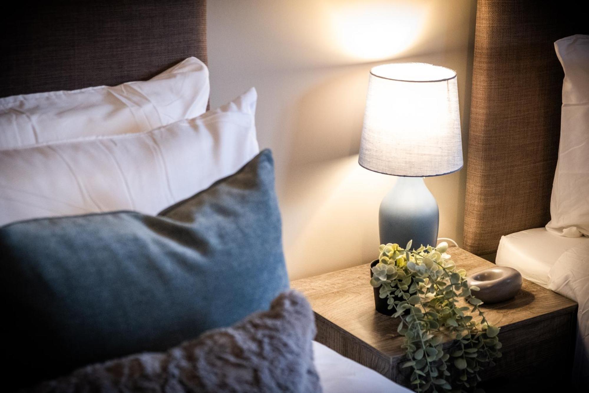 Mk 2-Bedroom Contractor'S Gem, 5 Beds, Sleeps 6, Free Parking Мілтон-Кінз Екстер'єр фото
