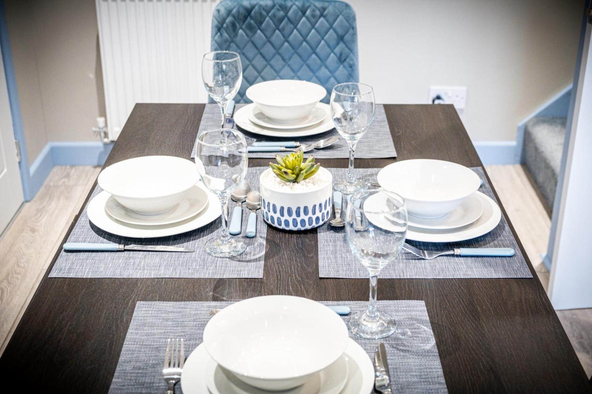 Mk 2-Bedroom Contractor'S Gem, 5 Beds, Sleeps 6, Free Parking Мілтон-Кінз Екстер'єр фото