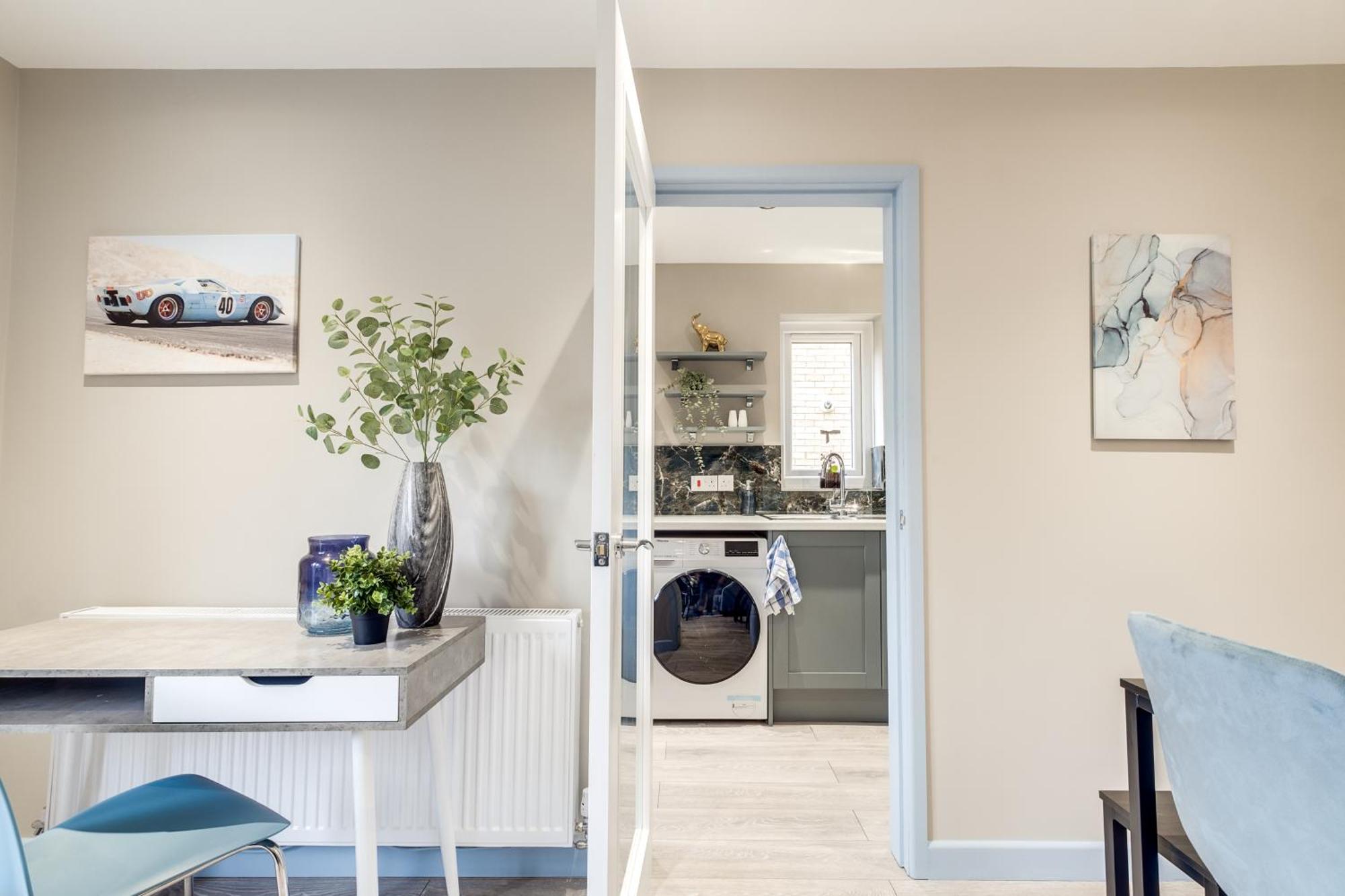 Mk 2-Bedroom Contractor'S Gem, 5 Beds, Sleeps 6, Free Parking Мілтон-Кінз Екстер'єр фото