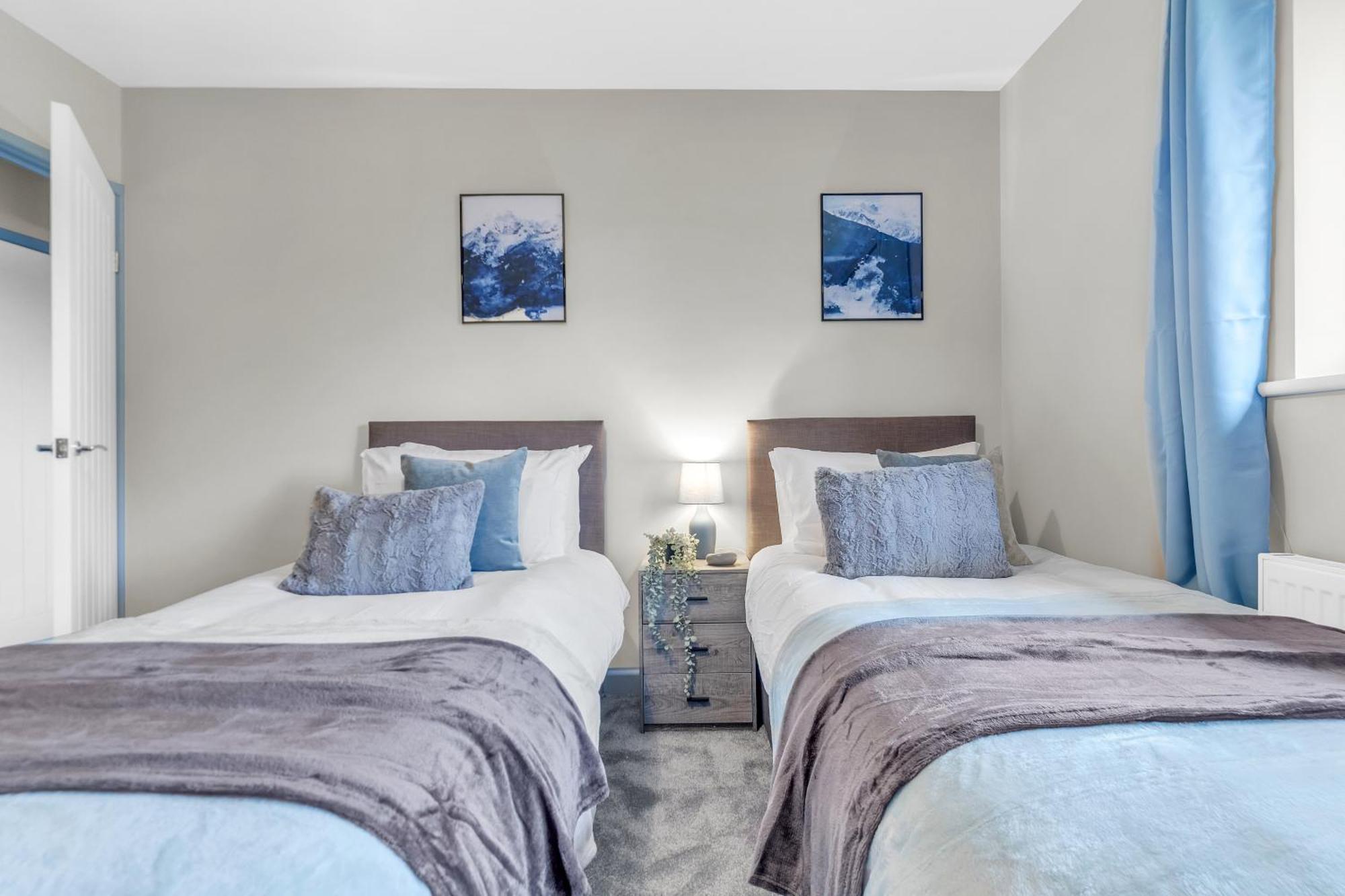 Mk 2-Bedroom Contractor'S Gem, 5 Beds, Sleeps 6, Free Parking Мілтон-Кінз Екстер'єр фото