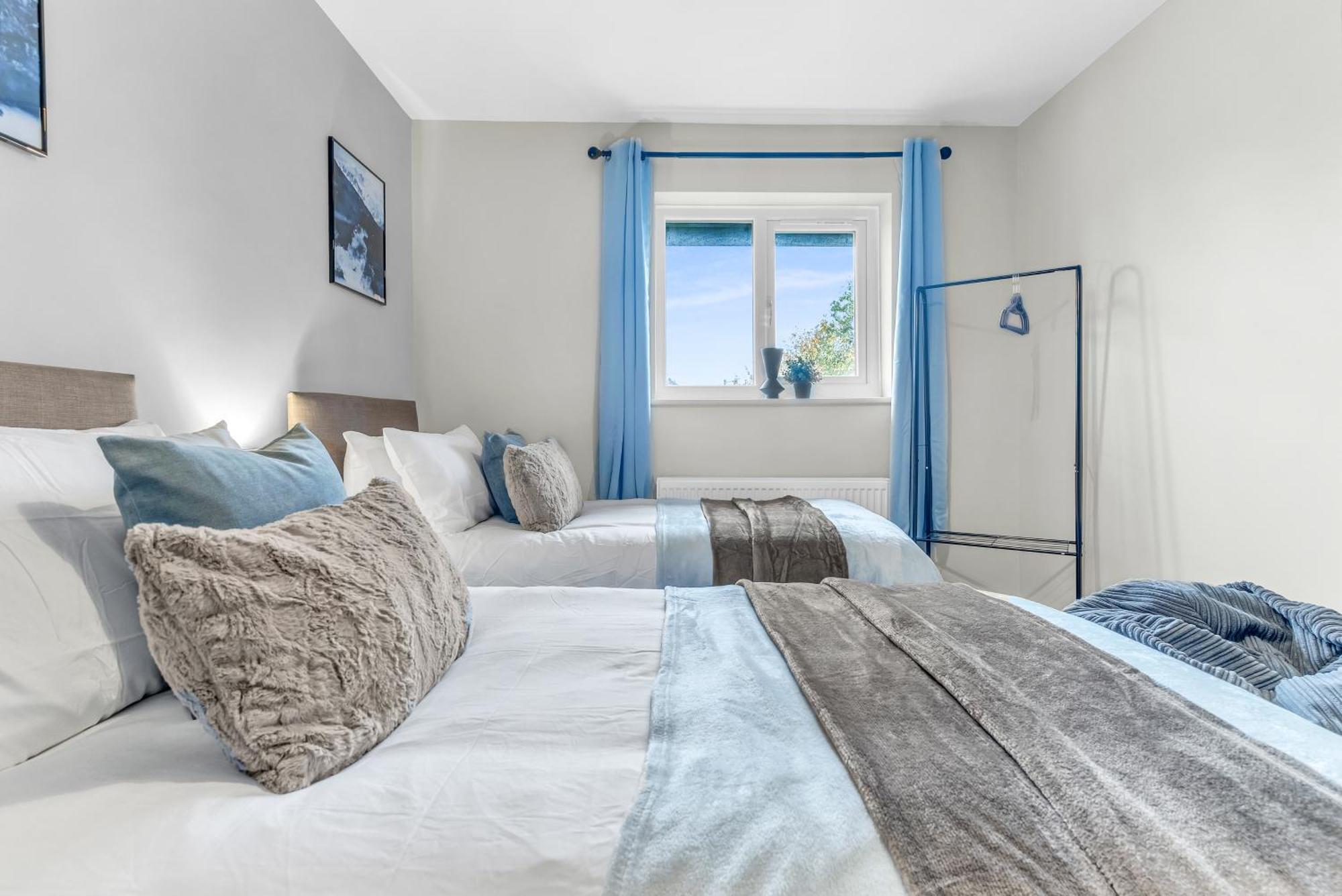 Mk 2-Bedroom Contractor'S Gem, 5 Beds, Sleeps 6, Free Parking Мілтон-Кінз Екстер'єр фото