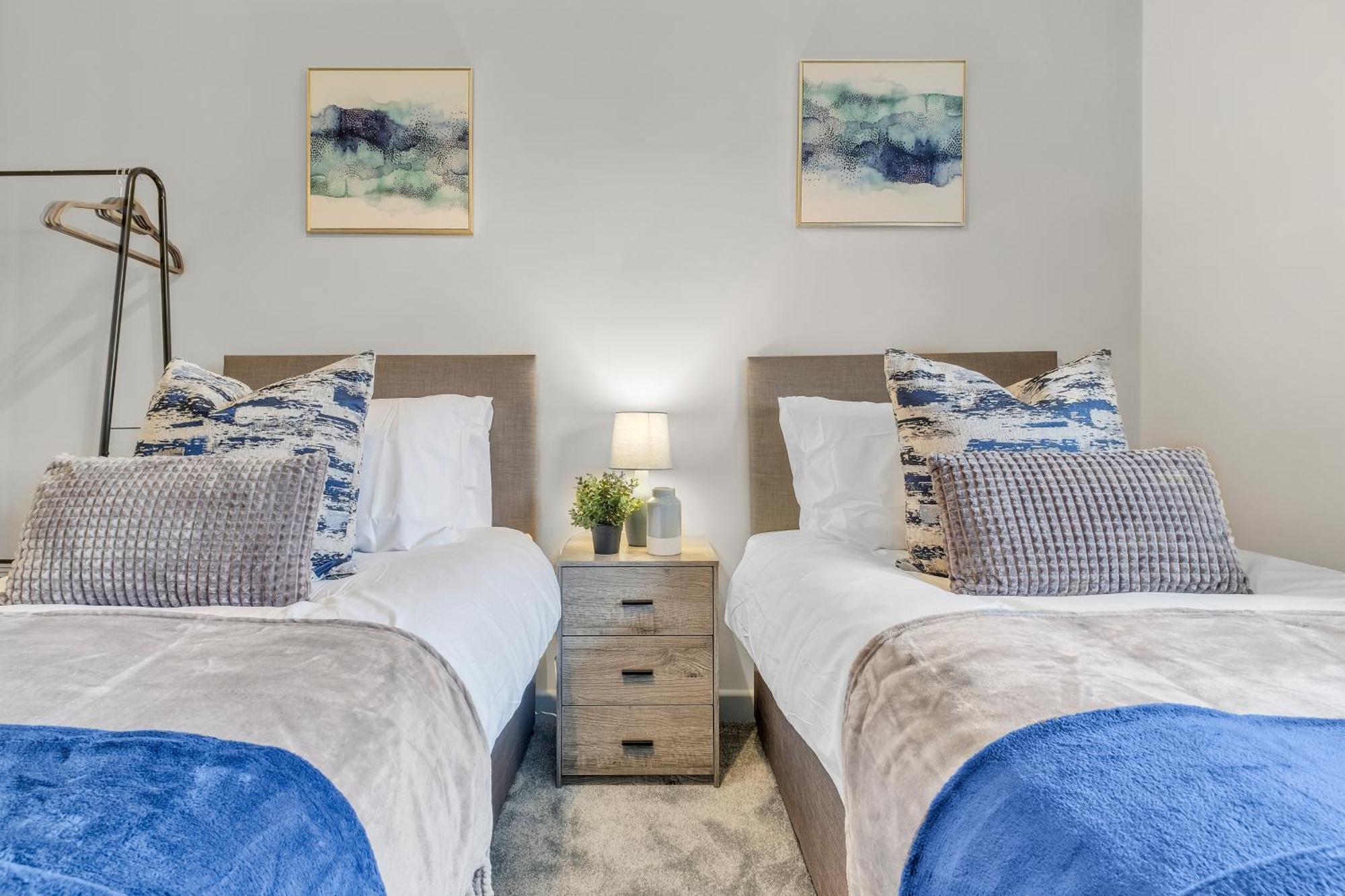 Mk 2-Bedroom Contractor'S Gem, 5 Beds, Sleeps 6, Free Parking Мілтон-Кінз Екстер'єр фото
