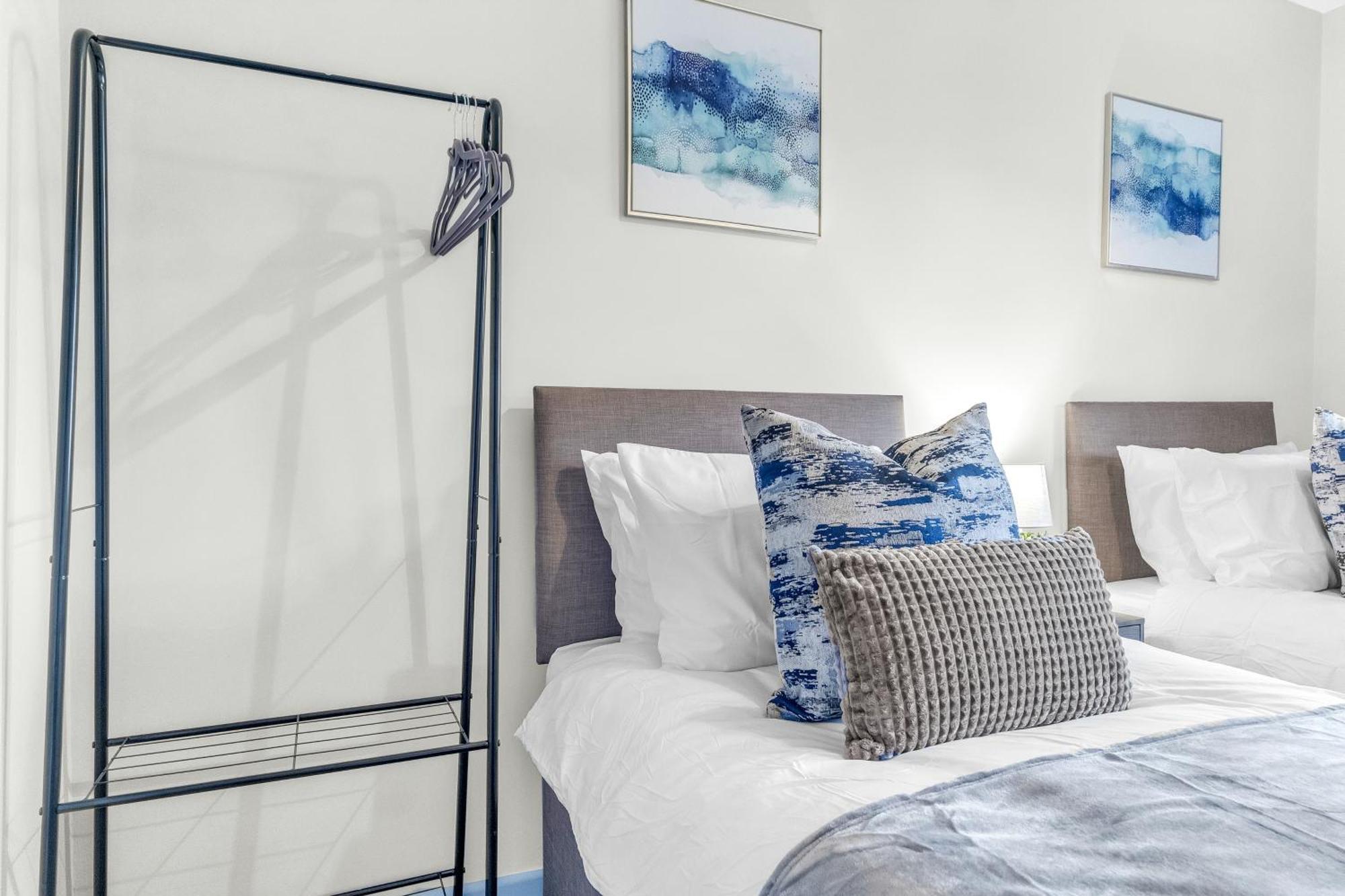 Mk 2-Bedroom Contractor'S Gem, 5 Beds, Sleeps 6, Free Parking Мілтон-Кінз Екстер'єр фото