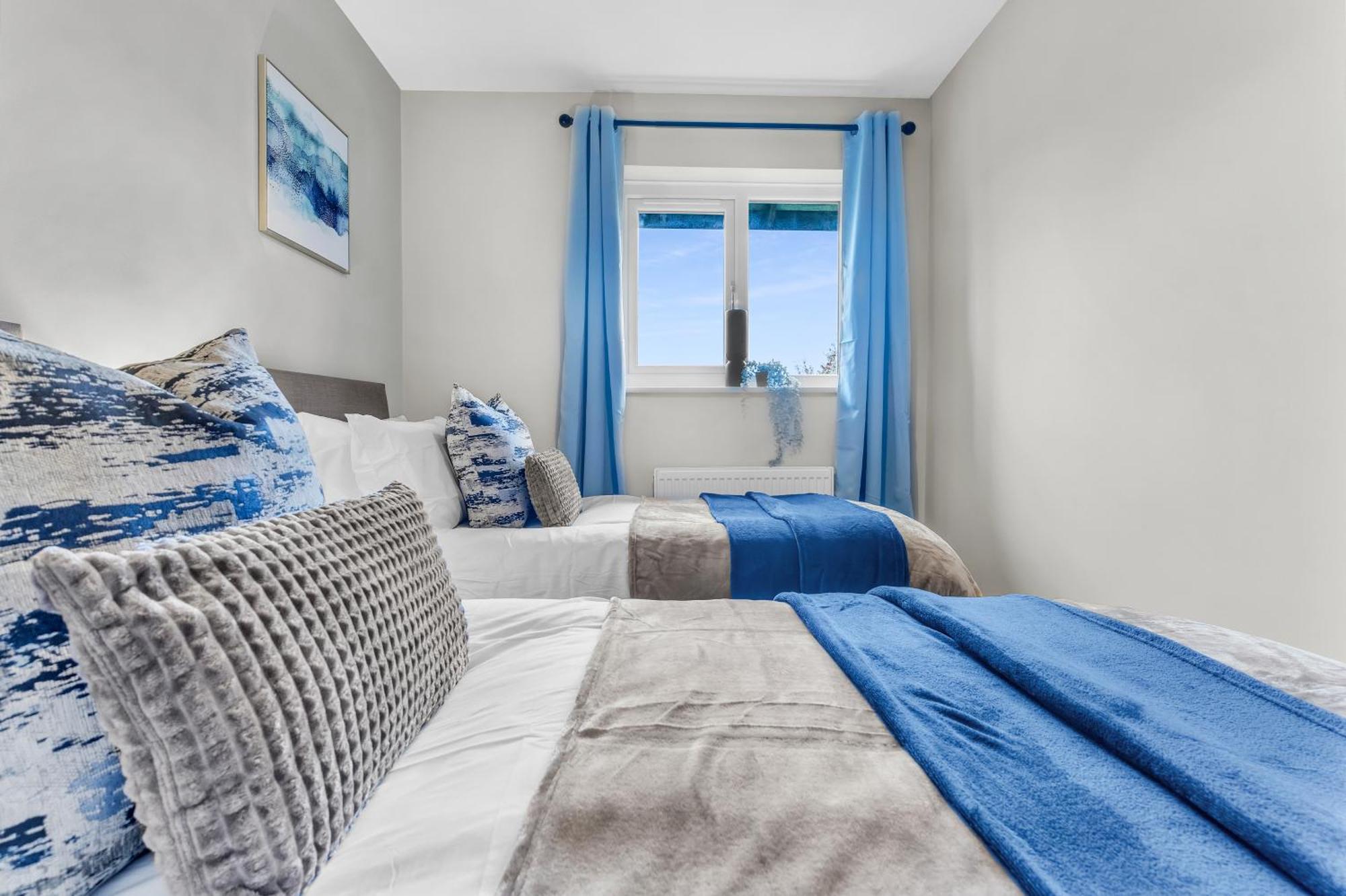 Mk 2-Bedroom Contractor'S Gem, 5 Beds, Sleeps 6, Free Parking Мілтон-Кінз Екстер'єр фото